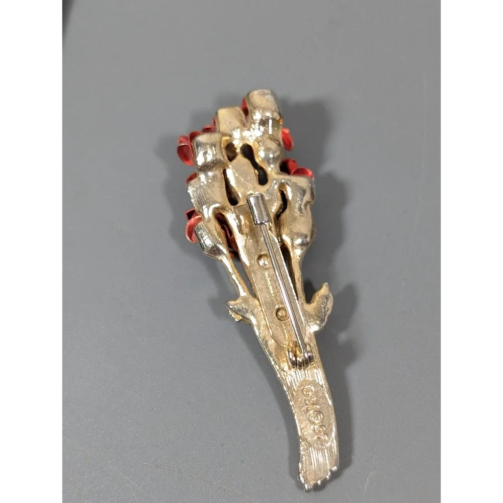 DM 97 Red Metallic Rose Flower Bouquet Brooch‎ Pin Classic Holiday